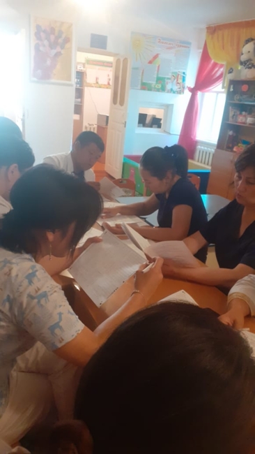 Қазақ тілін деңгейлеп оқыту курсы негізінде кіріс тест алынды 